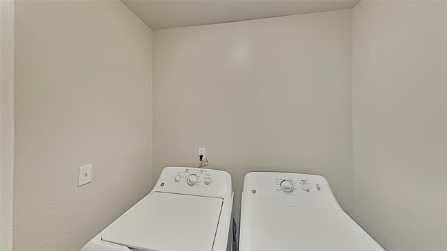 Building Photo - 11218 Burnham Ave