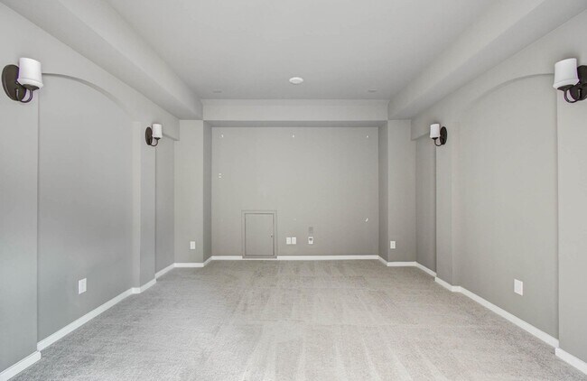 Building Photo - 15108 Botanical Garden Dr