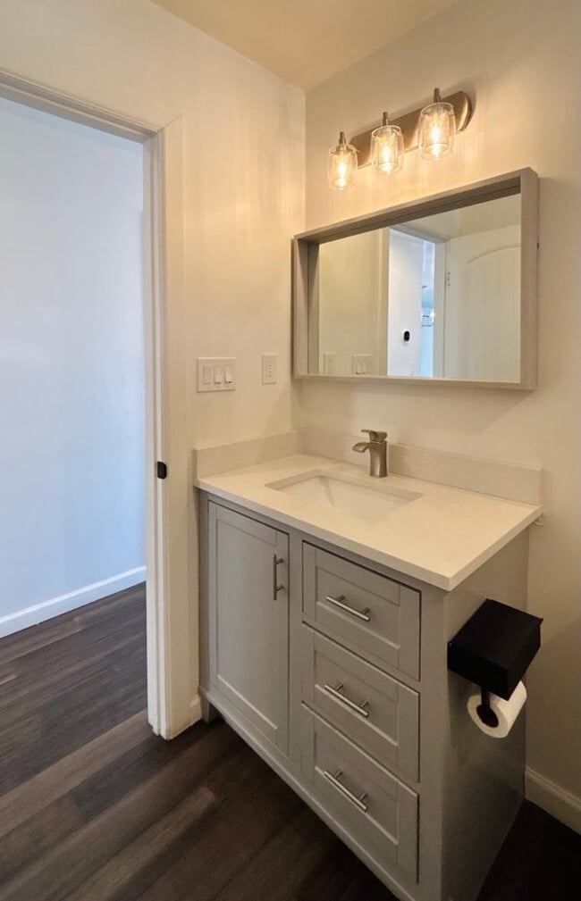 Building Photo - 1750 W Pearce Rd