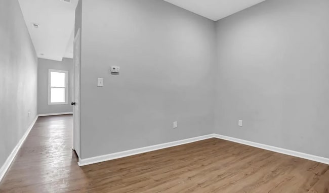 Building Photo - Beautifully Updated Townhome in Prime Location – Move-In Ready!