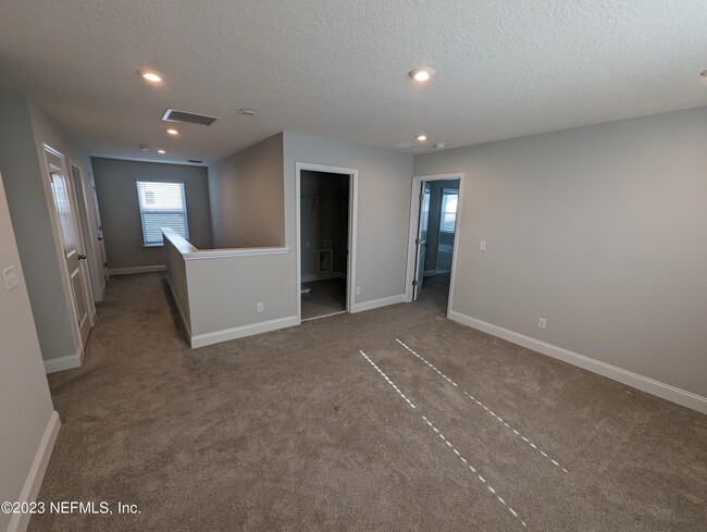 Building Photo - 251 Dahlia Falls Dr