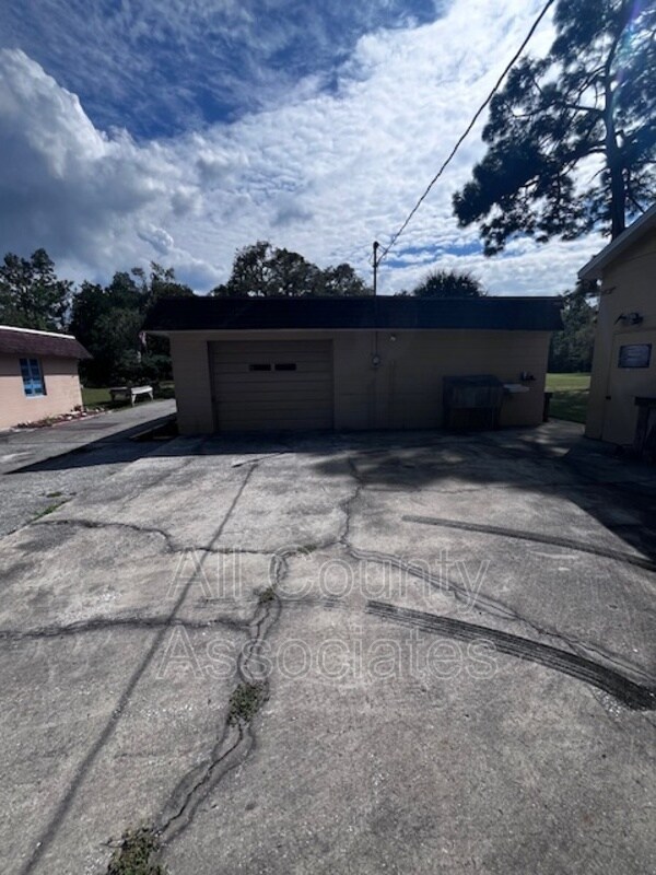 Building Photo - 11023 Hook Ln