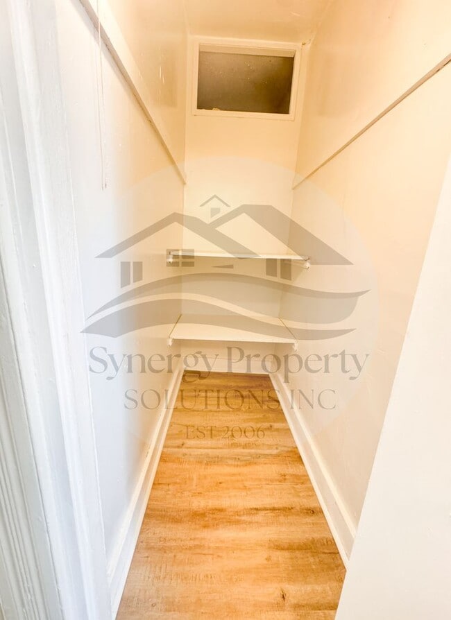 Building Photo - Shelby Home