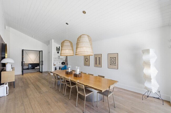 Building Photo - 2552 Sheltingham Dr