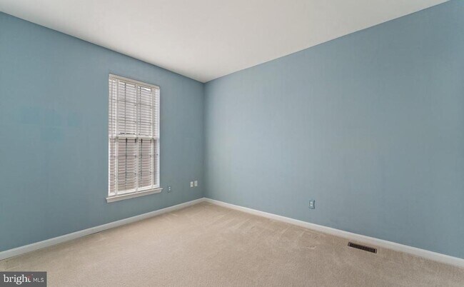 Building Photo - 575 Hunters Rd