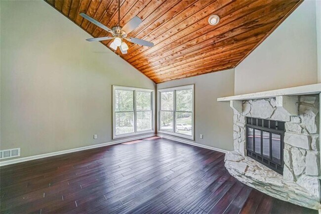 Building Photo - 2218 Woodfern Dr