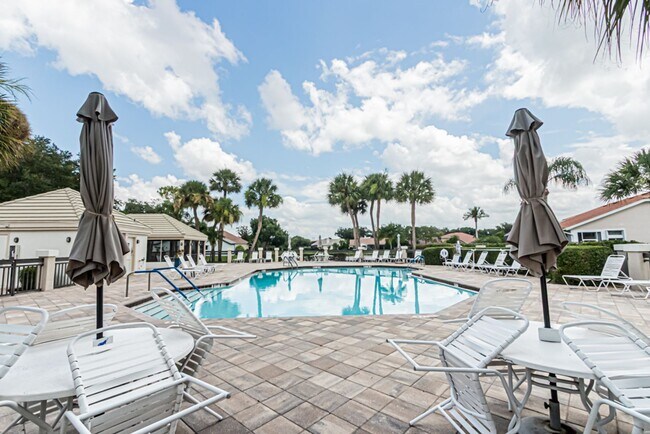 Building Photo - Beautiful 2-Bed Home, Dog Friendly & Resort-Style Amenities – Available for Annual Rental!