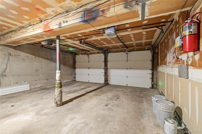 Building Photo - 20 Steuben Dr