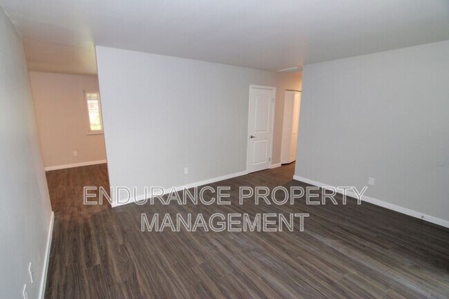 Building Photo - 918 Dennison Ave