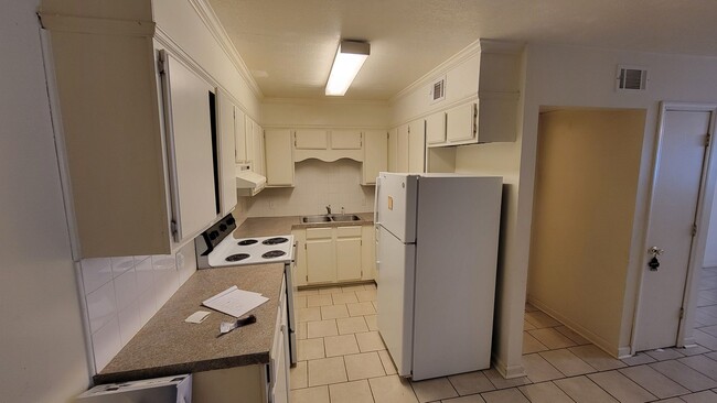Primary Photo - 2 Bedroom • 1.5 Bath • Townhouse Style Apa...