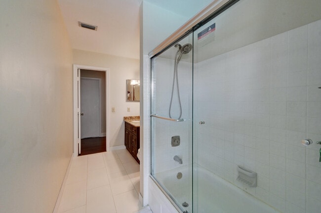 Building Photo - 6833 Bianchini Cir