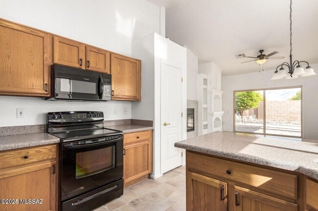 Building Photo - 9162 N Treasure Mountain Dr