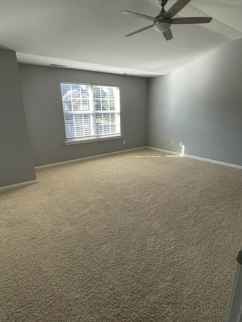 Building Photo - Spacious 3-bedroom, 2.5-bath home
