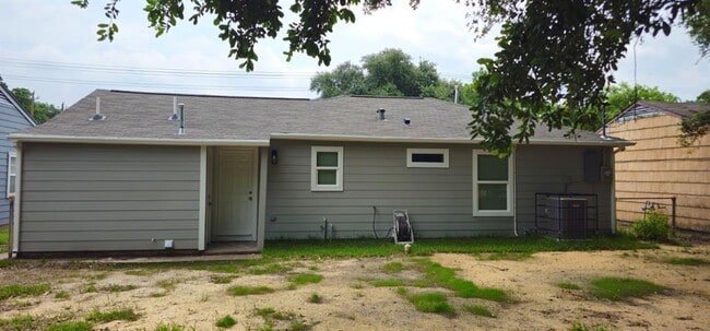 Building Photo - 9406 Chesterfield Dr