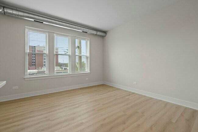 Building Photo - 432 S Maple Ave