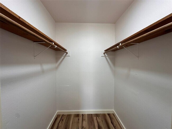 Building Photo - 8617 Putnam Dr