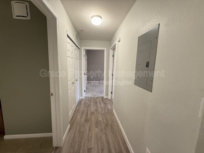 Building Photo - 3035 Blue Sky Cir