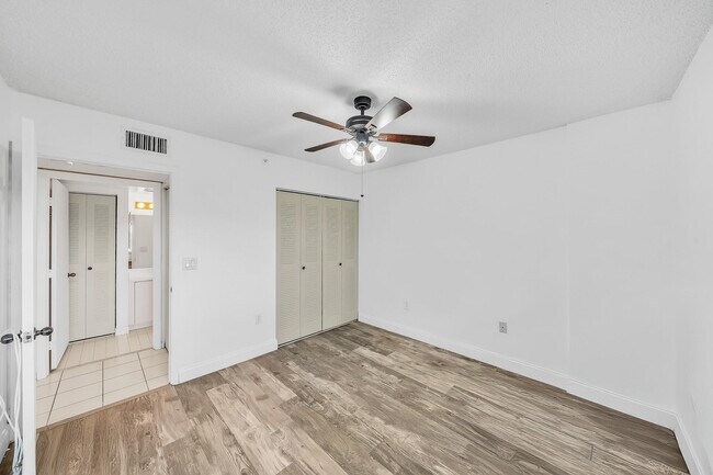 Building Photo - 9580 Weldon Cir