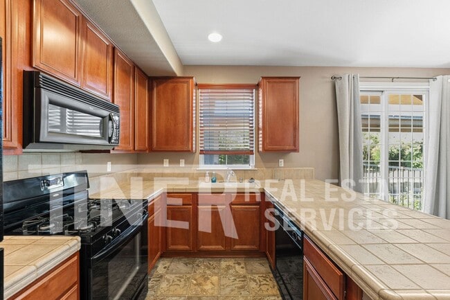 Building Photo - 6550 Hearthstone Cir