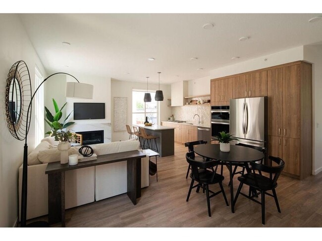 Building Photo - 9 West Dr