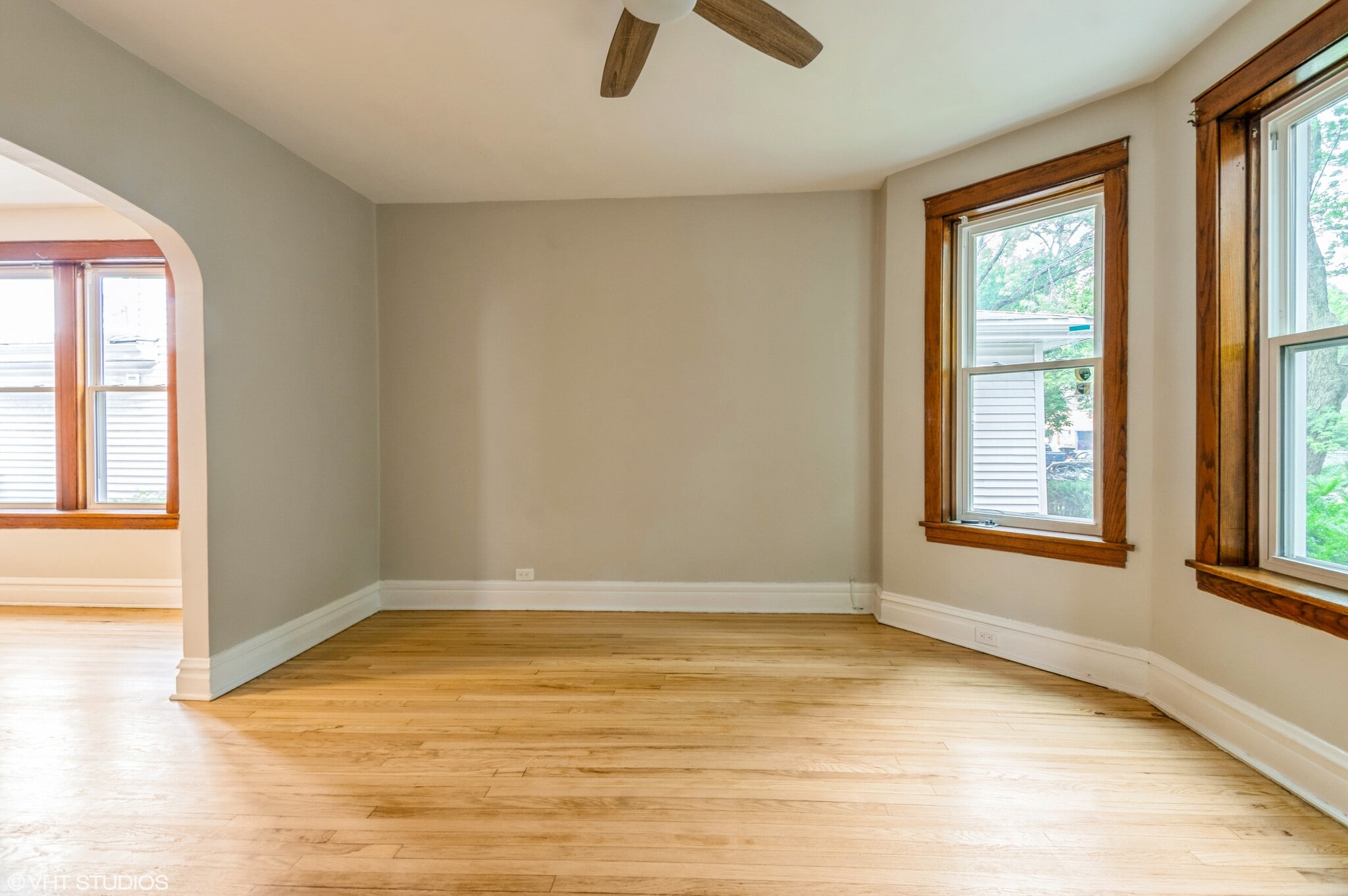 Living Room Angle 1 - 5138 W Montrose Ave