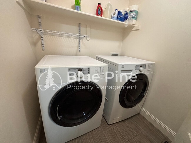 Building Photo - 5181 Ryanne Way