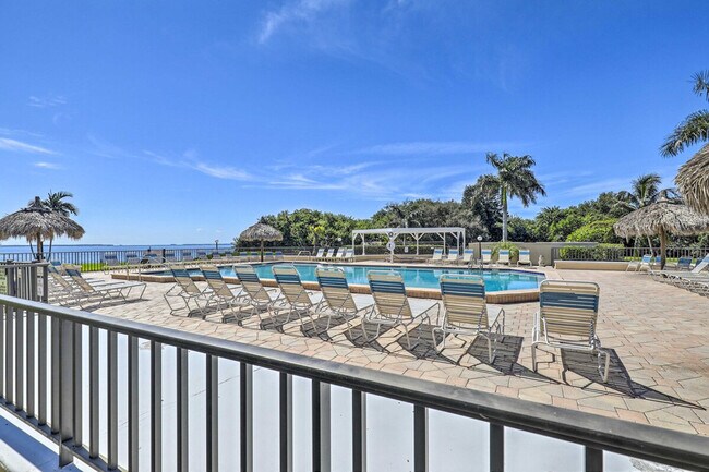 Building Photo - 6372 Palma Del Mar Blvd S