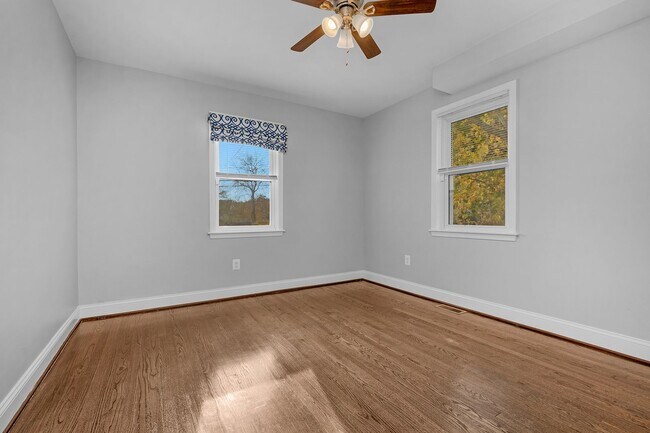 Building Photo - 4923 Lasalle Ave