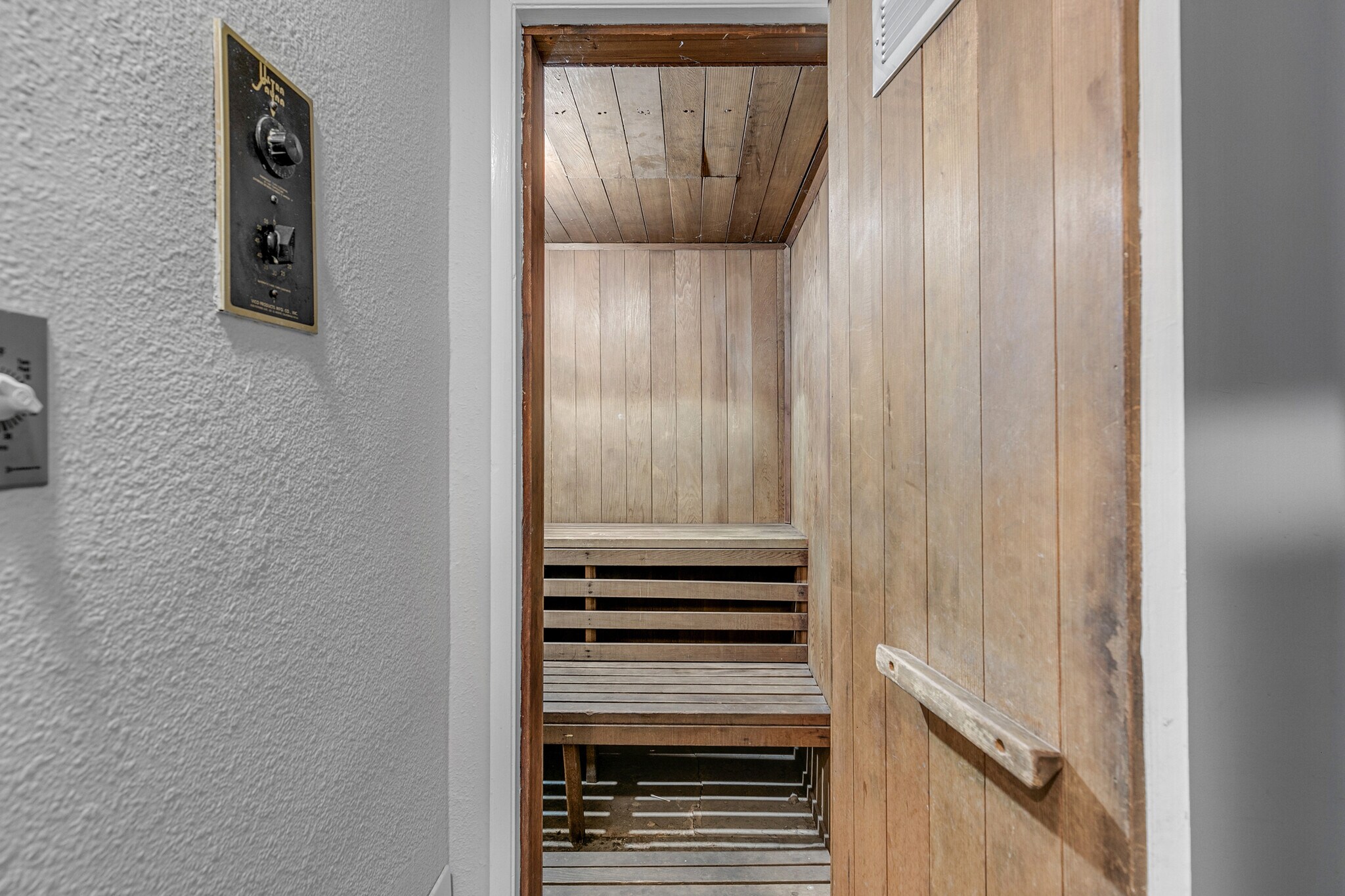 Building Photo - 8535 N West Knoll Dr