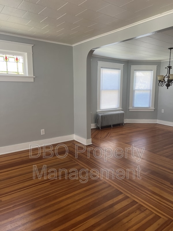 Building Photo - 822 Hampton Ave