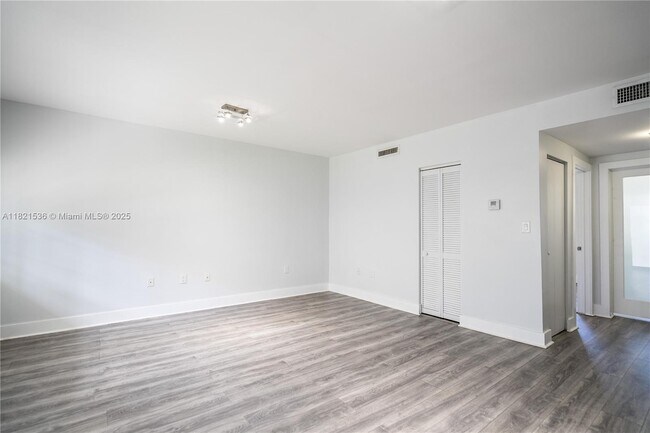 Building Photo - 331 85th St