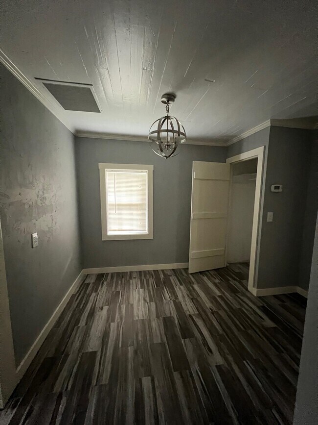 Building Photo - 1316 Aintree Ln