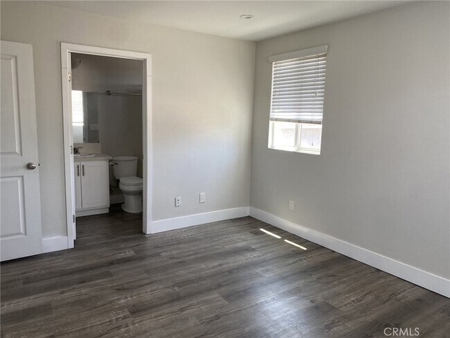 Building Photo - 2420 1/2 Folsom Street Unit