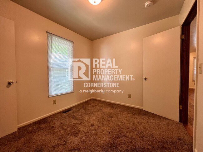 Building Photo - Charming 2-Bedroom Home with Spacious Yard
