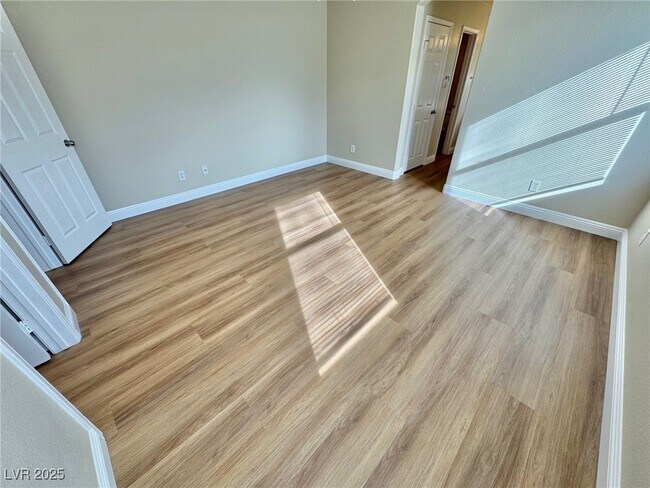 Building Photo - 10992 Scotch Rose St