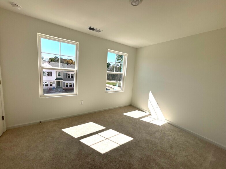 Building Photo - 3308 Gypsum Dr