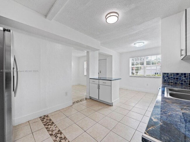 Building Photo - 9100 SW 95th Ave