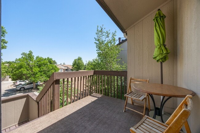 Building Photo - Bright & Peaceful 2BR Condo in South Boulder