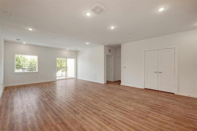 Building Photo - 4802 S Congress Ave