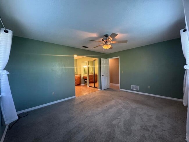 Building Photo - 3/2 in Pelican Bay