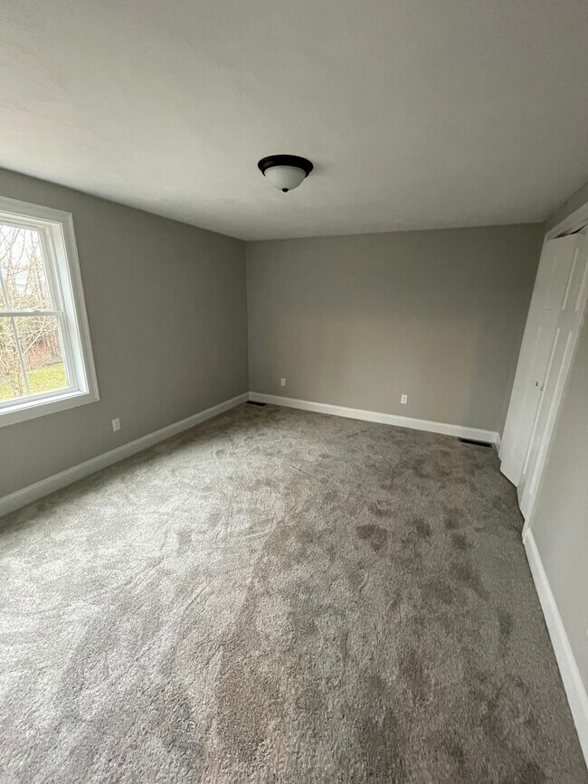 Building Photo - 13 Firefly Ln
