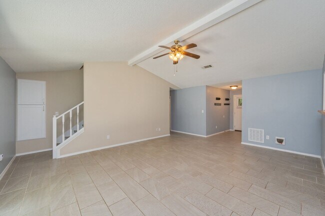 Building Photo - Completely Renovated Home in Niceville!