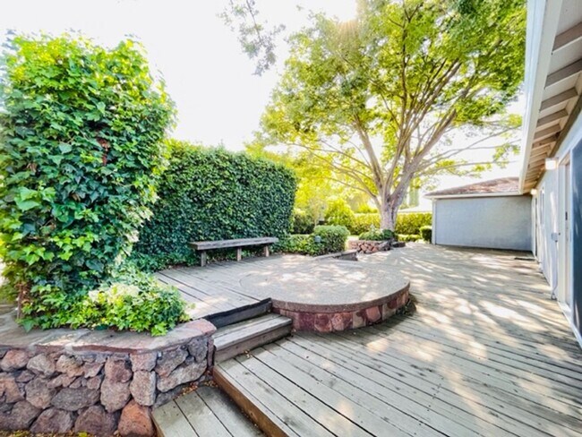 Building Photo - Charming 4BD/2BA, Single-Story Ranch-Style...