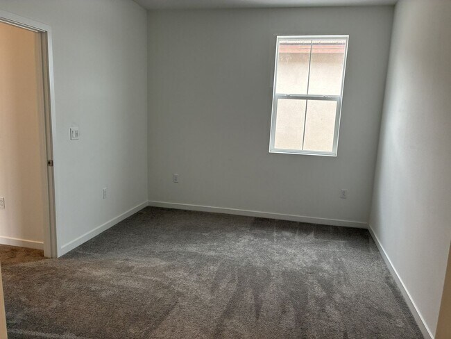 Building Photo - Spacious 4-Bedroom Single-Story Home with Large Backyard