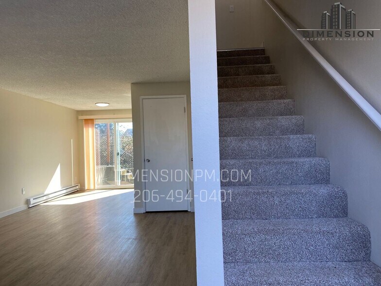 Interior Photo - 1601 N. LaVenture Rd