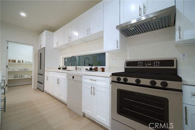 Building Photo - 803 E 84th Pl