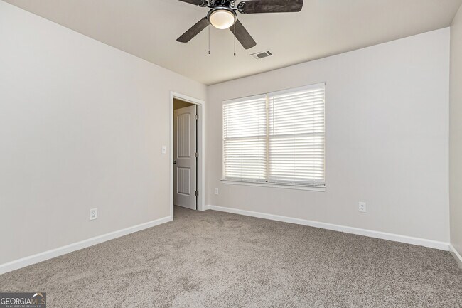 Building Photo - 175 Leland Ln