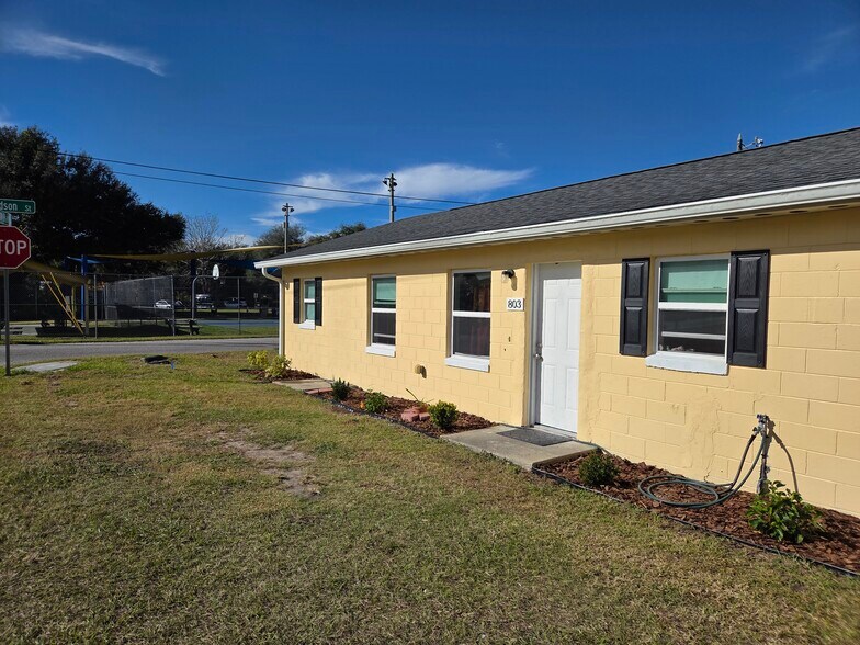 Building Photo - 803 E Hart St