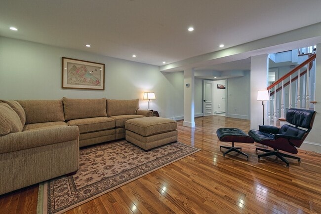 Building Photo - 44 Follen St