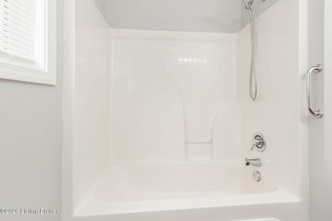 Building Photo - 8815 Woodpointe Blvd